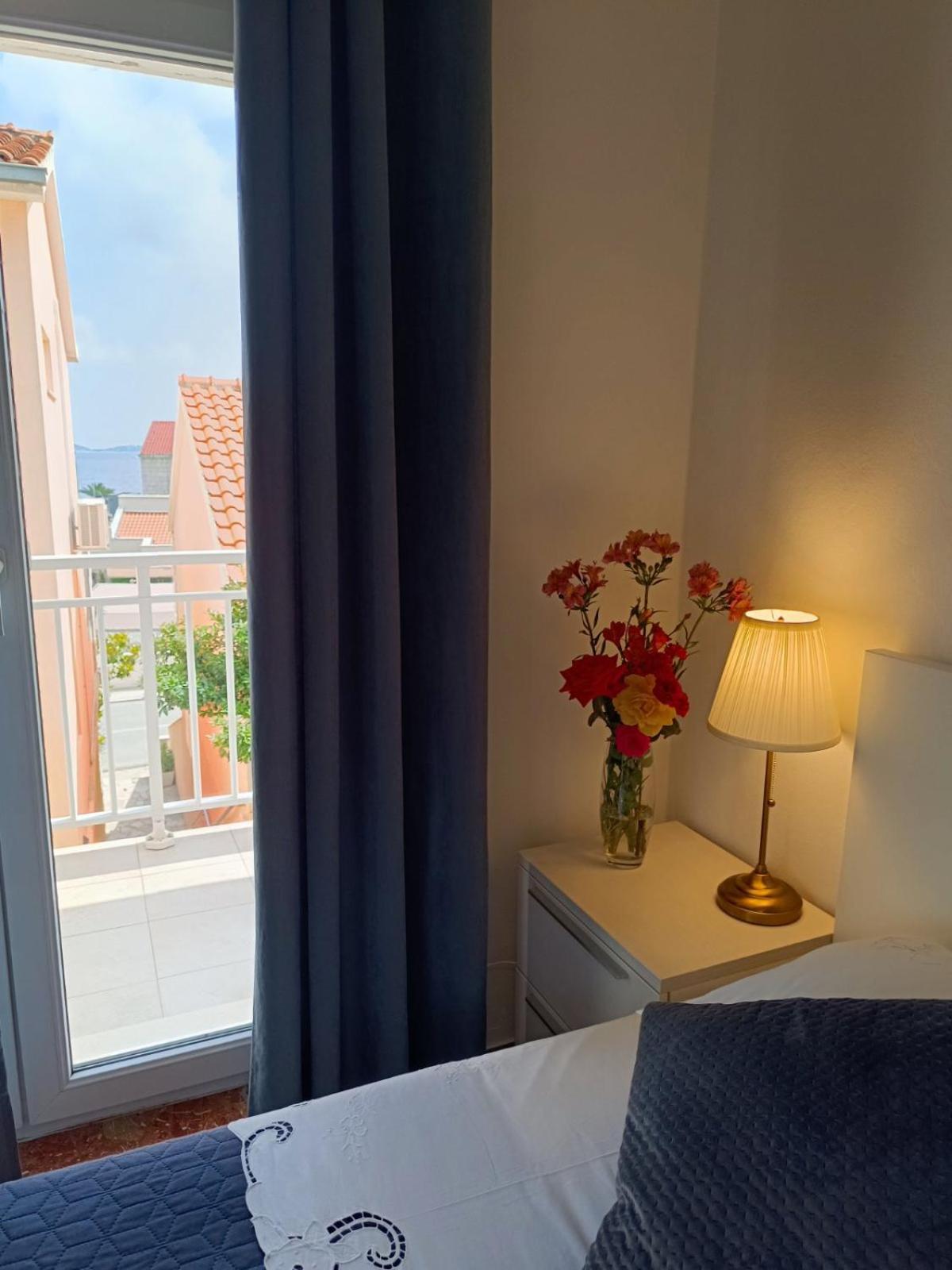 Apartments Frano I Franka By The Sea Orebic Room photo
